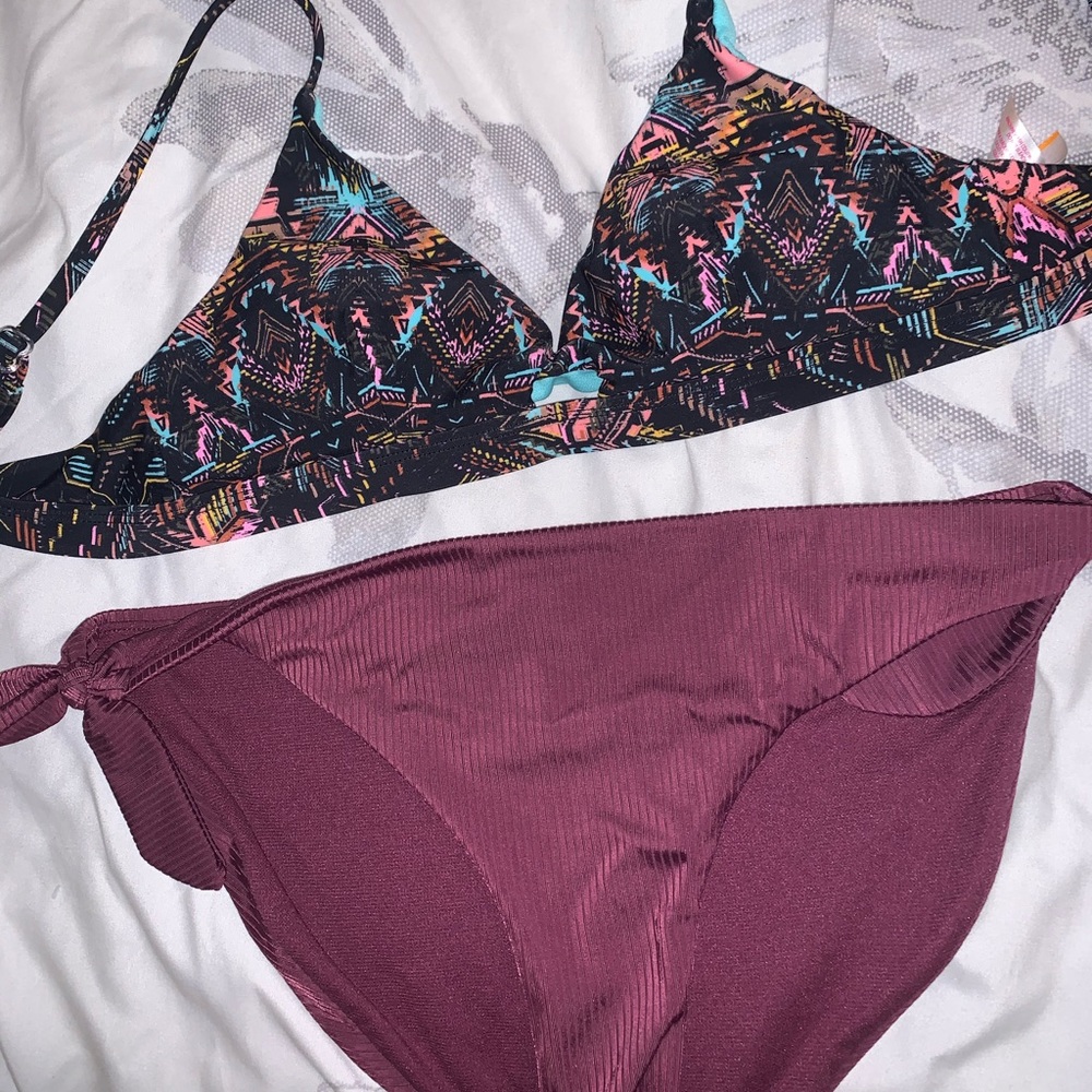 Bikini - Picture 1 of 2